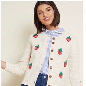 ISO MODCLOTH/forever 21 strawberry cardigan 🍓
